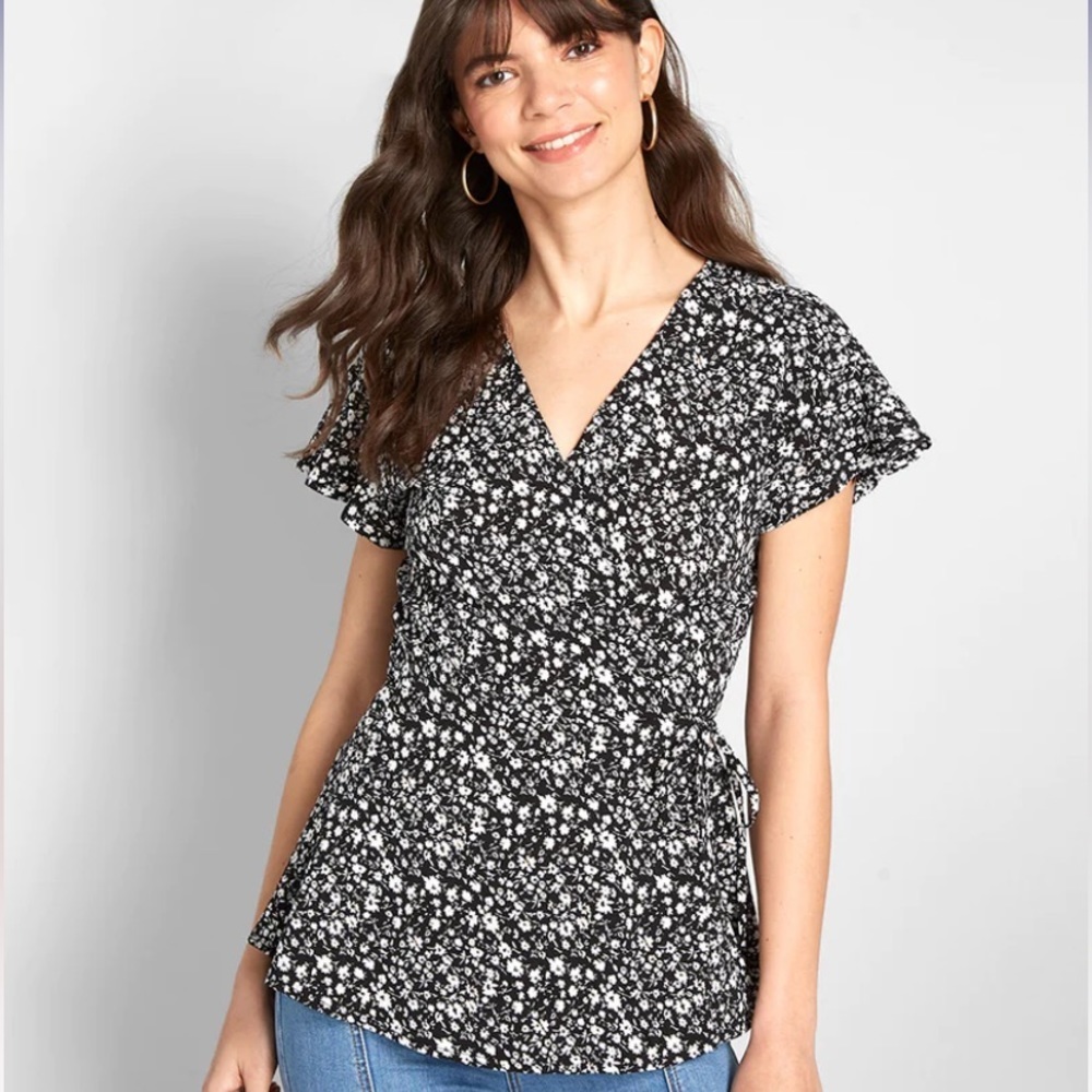 ModCloth Floral True Wrap Tie Top Flutter & Flatter size medium